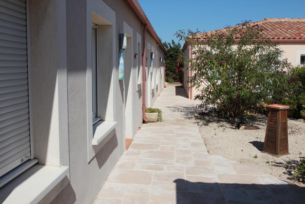 Hotel Et Residence De La Transhumance Saint-Martin-de-Crau Exterior photo