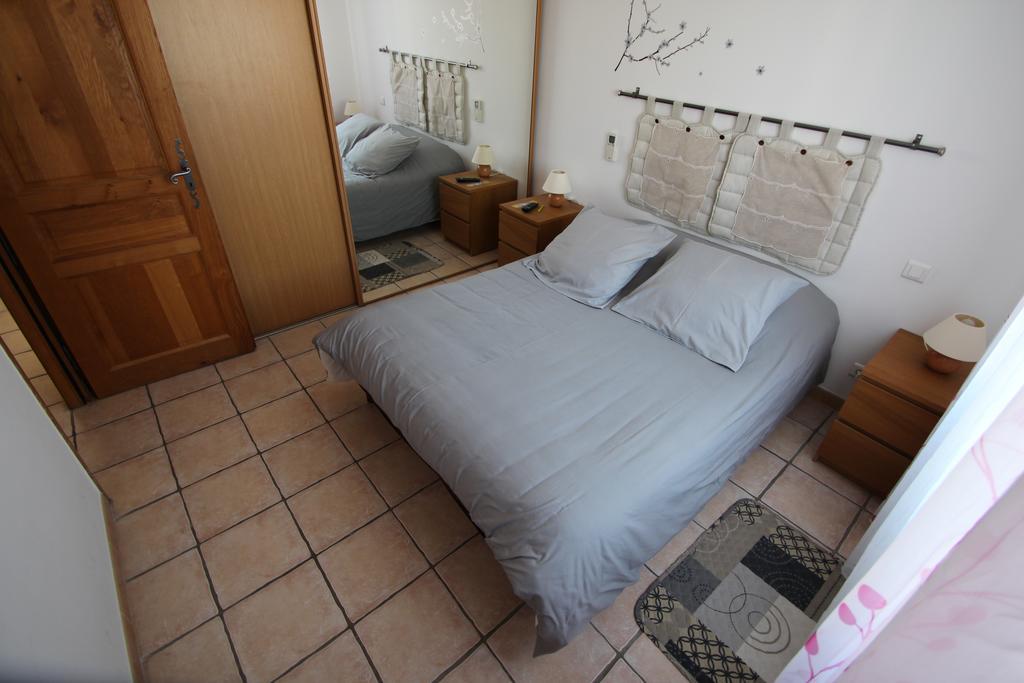 Hotel Et Residence De La Transhumance Saint-Martin-de-Crau Room photo